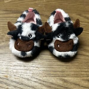 Wonder Nation Black and White Cow Slippers